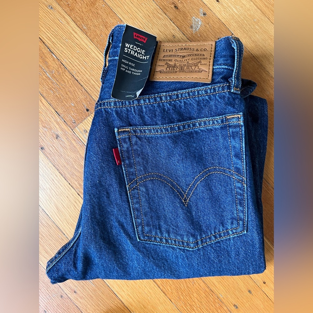 LEVIS
WEDGIE STRAIGHT